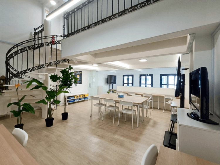 How much does it cost to rent a space by the hour in Singapore?