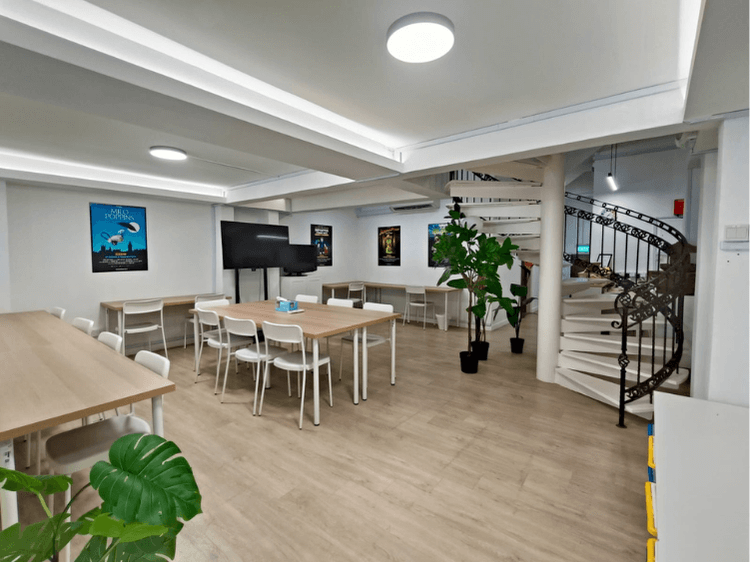How much does it cost to rent a space by the hour in River Valley?